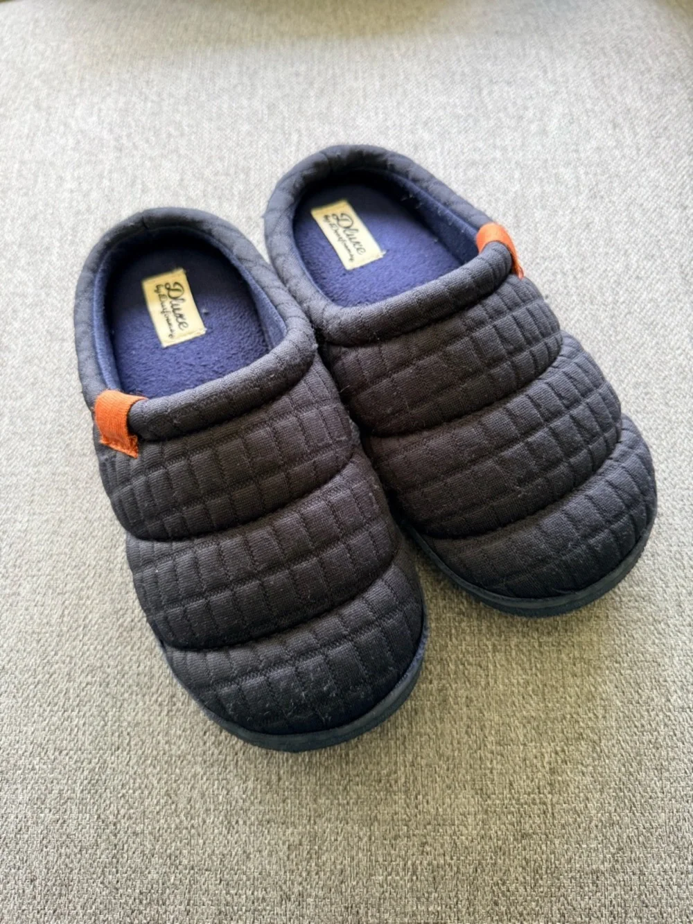 Dearfoams DLuxe Quilted Slippers Kids 2–3 Black Cozy Slip On House Shoes